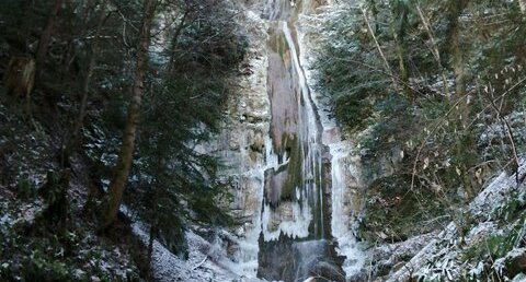 Cascade de la Pissoire (Attignat-Oncin) recouverte de stalactites