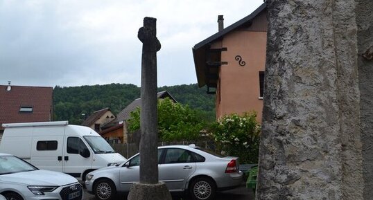 Croix de Saint-Christophe-la-Grotte, 73360.