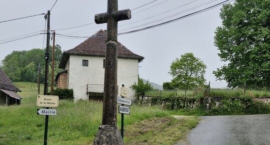 Croix de Saint-Pierre-de-Genebroz, 73.