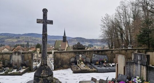 Croix de cimetière, Saint-Laurent-du-Pont, Isère.