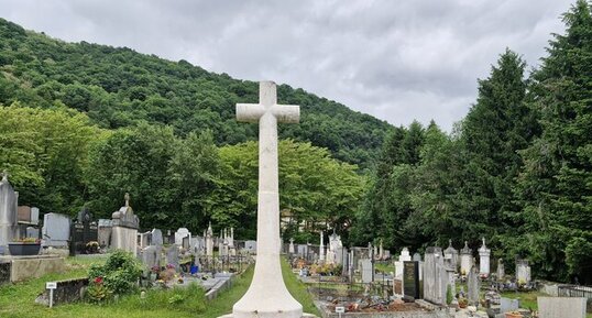 Croix de cimetière de Chapareillan, Isère.