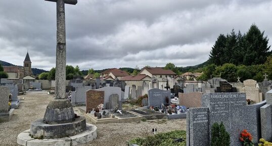 Cimetière de Chirens, Isère