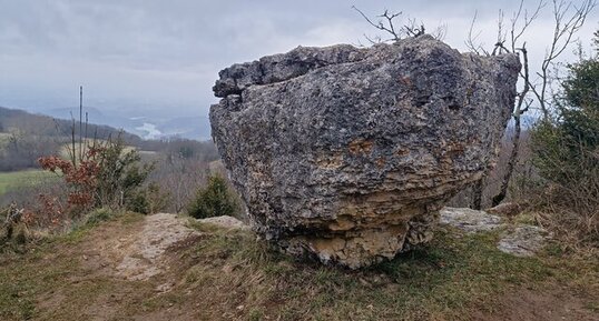 "Pierre Vire" (ou qui vire), Saint-Genix-les-Villages.