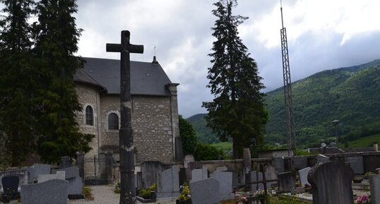 Croix du cimetière de Saint-Thibaud-de-Couz 73160.