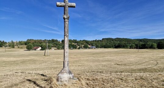 Croix des Plans d'Hotonnes, Haut Valromey, Ain.